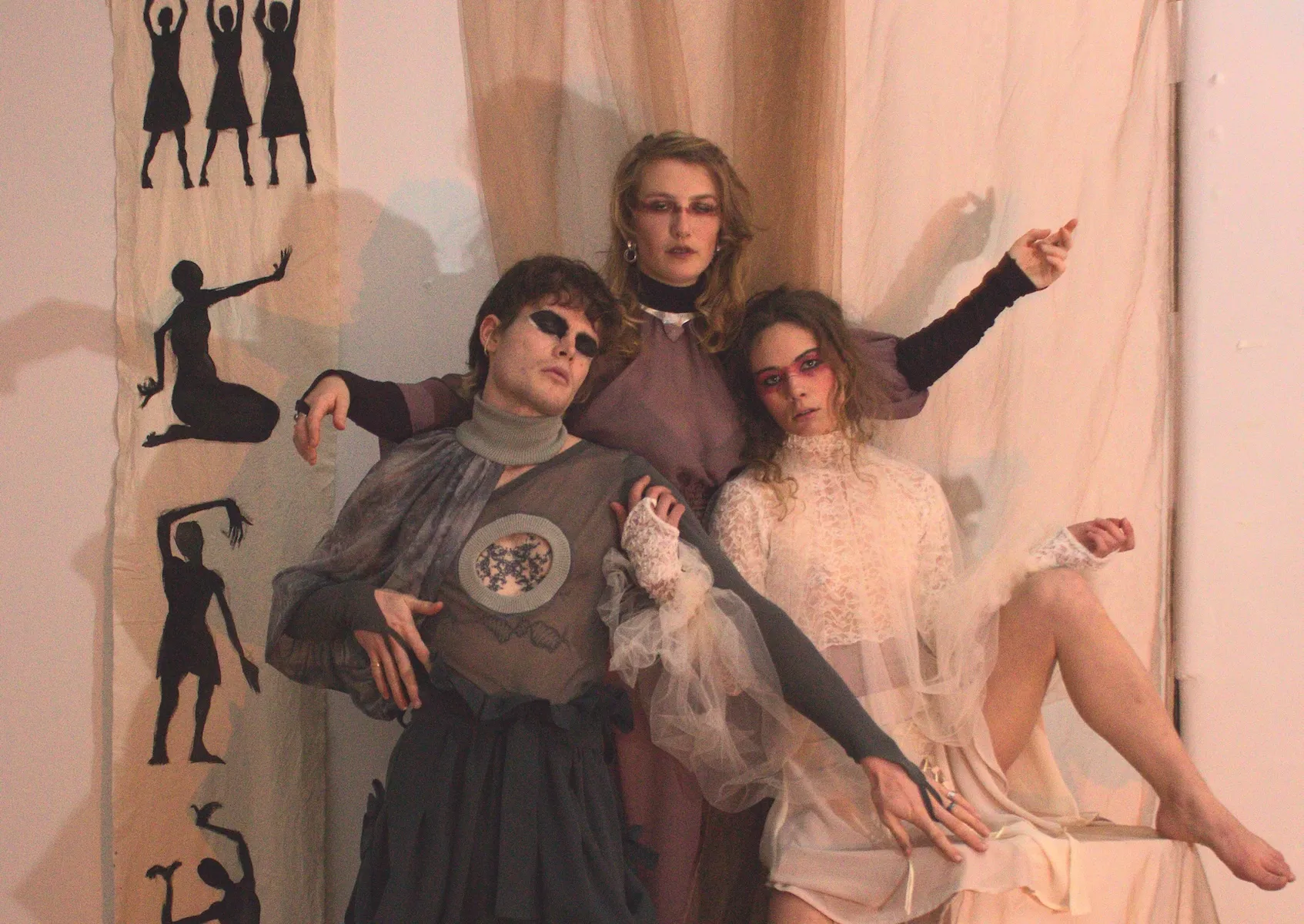 3 dancers