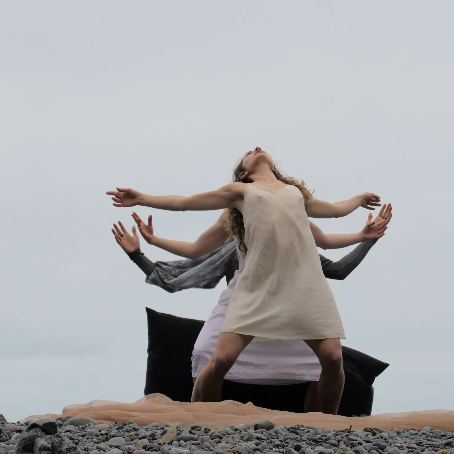 3 dancers